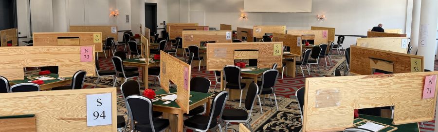 Spielsaal mit Screentischen